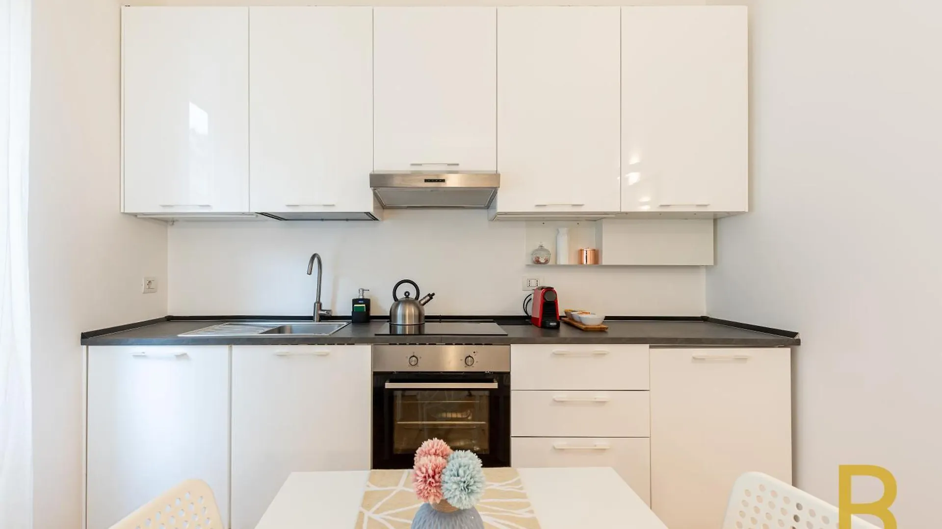 Beplace Apartments In De Amicis Milan