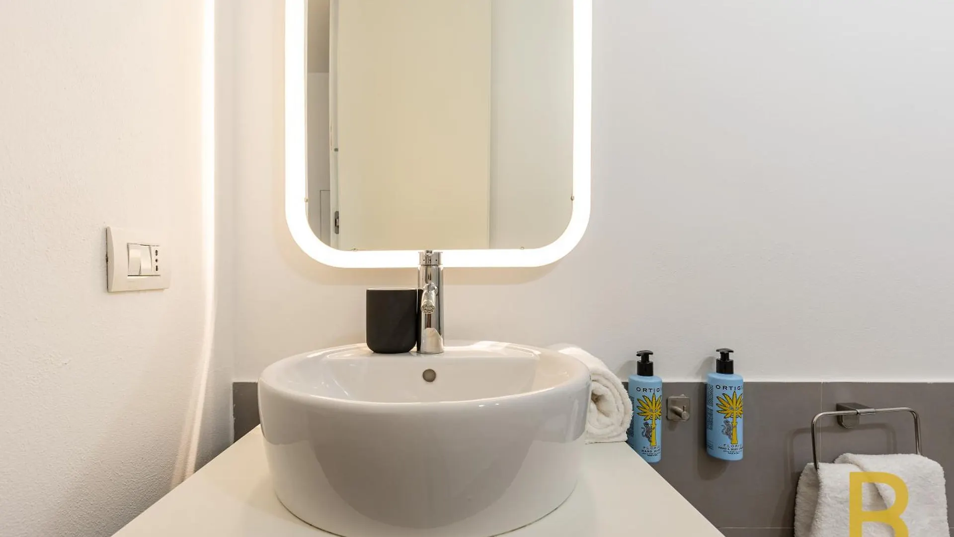 Beplace Apartments In De Amicis Milan Italy