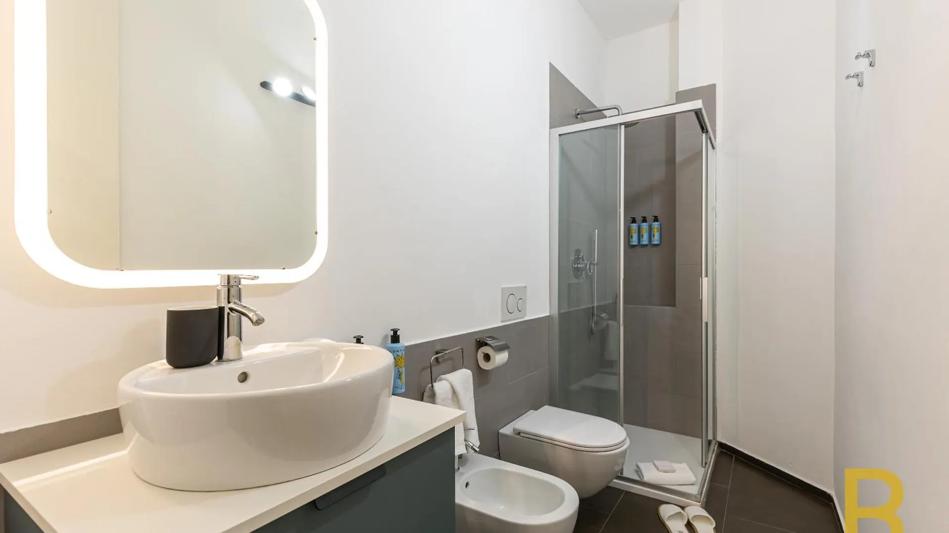 Beplace Apartments In De Amicis Milan