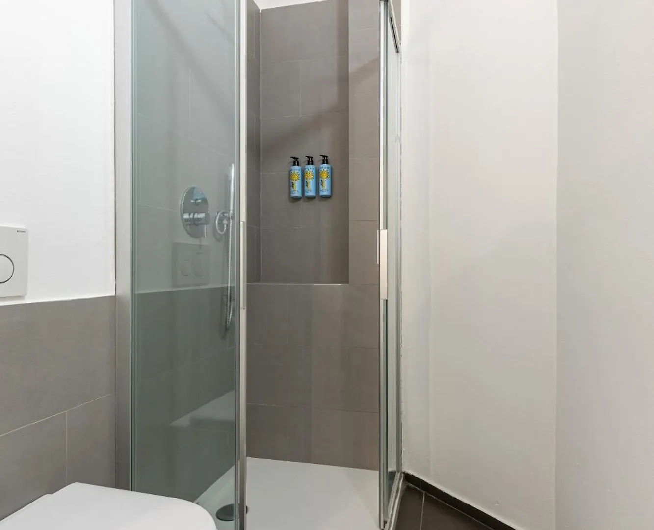 Beplace Apartments In De Amicis Milan Italy