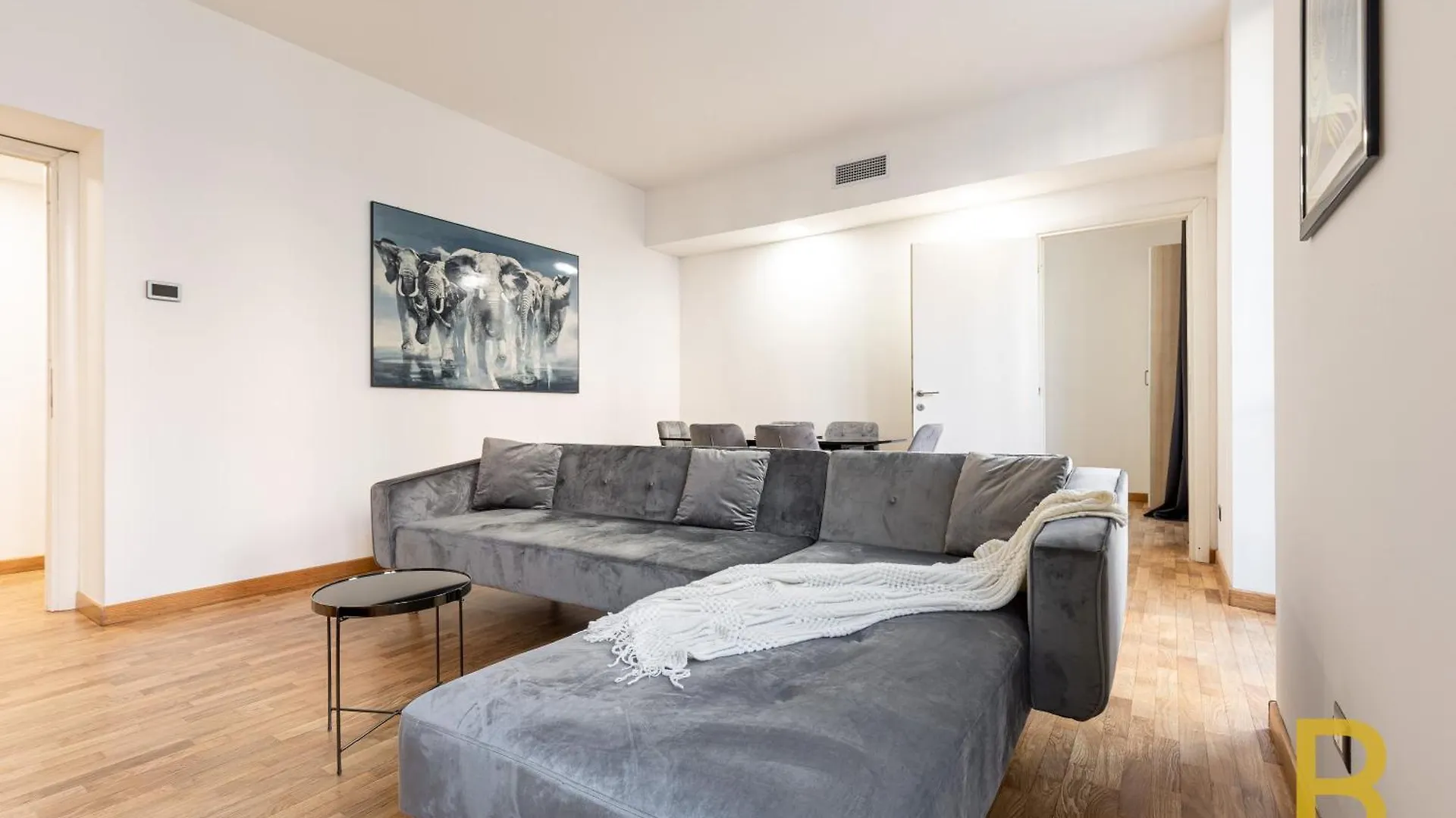 Beplace Apartments In De Amicis Milan